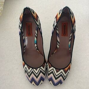 Missoni round toe pumps